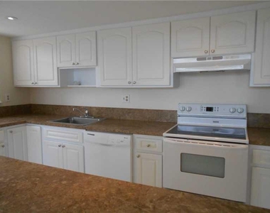 2731 Taft Street - Photo Thumbnail 2