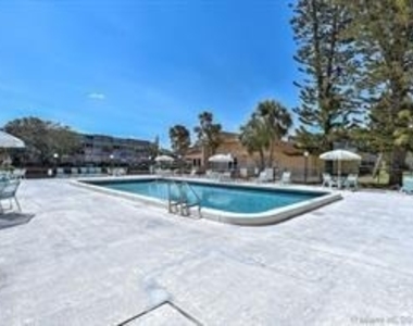 2731 Taft Street - Photo Thumbnail 11