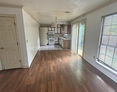 12904 Carrie Court - Photo Thumbnail 2