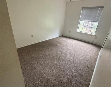 12904 Carrie Court - Photo Thumbnail 4