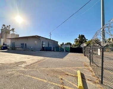1210 Nw 4th Street - Photo Thumbnail 3
