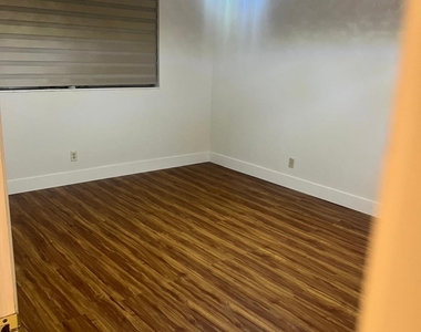 2900 Nw 47th Terrace - Photo Thumbnail 8
