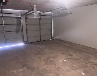 425 Meadow Lake Drive - Photo Thumbnail 12