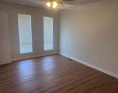 425 Meadow Lake Drive - Photo Thumbnail 4