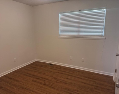 425 Meadow Lake Drive - Photo Thumbnail 5