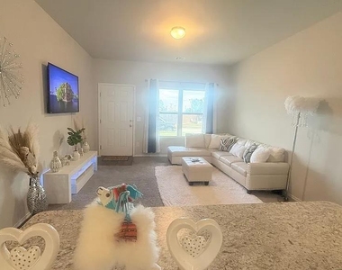 839 W Judy Drive - Photo Thumbnail 3