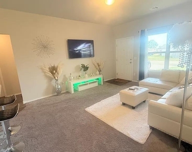 839 W Judy Drive - Photo Thumbnail 11
