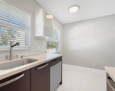 416 Ne 15th Avenue - Photo Thumbnail 2