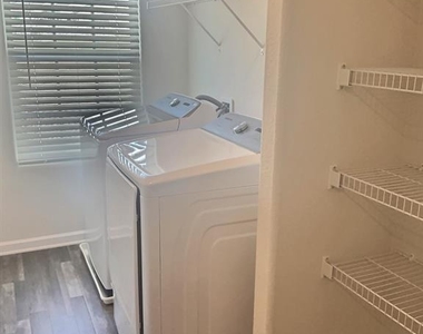 2112 Lanza Drive - Photo Thumbnail 3