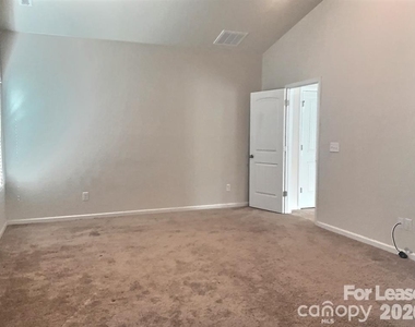 2112 Lanza Drive - Photo Thumbnail 5