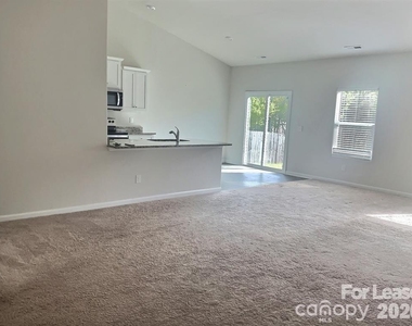 2112 Lanza Drive - Photo Thumbnail 6