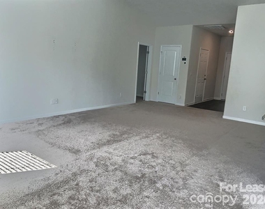 2112 Lanza Drive - Photo Thumbnail 7