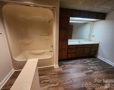 9000 Oakridge Drive - Photo Thumbnail 22