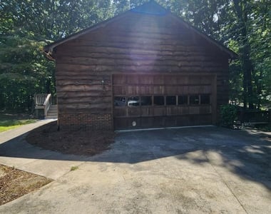 9000 Oakridge Drive - Photo Thumbnail 16