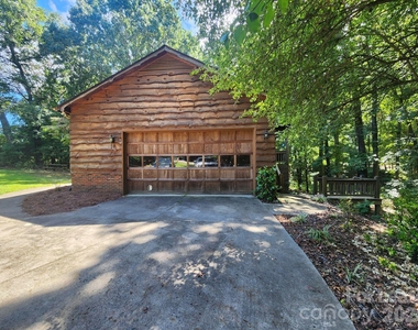 9000 Oakridge Drive - Photo Thumbnail 1