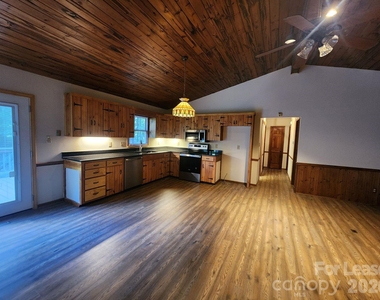 9000 Oakridge Drive - Photo Thumbnail 23