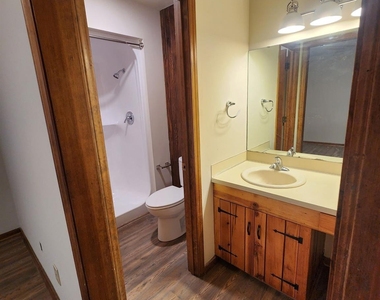 9000 Oakridge Drive - Photo Thumbnail 18