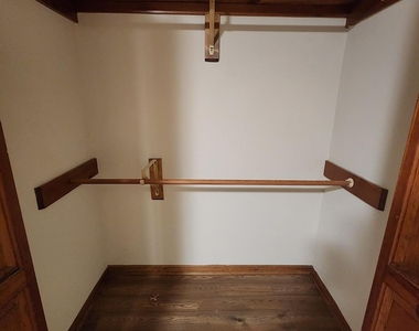 9000 Oakridge Drive - Photo Thumbnail 15