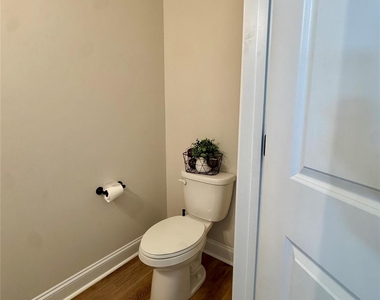 507 Greenwood Drive - Photo Thumbnail 7