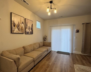 507 Greenwood Drive - Photo Thumbnail 6