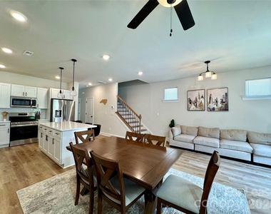 507 Greenwood Drive - Photo Thumbnail 5