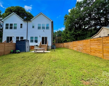 507 Greenwood Drive - Photo Thumbnail 16