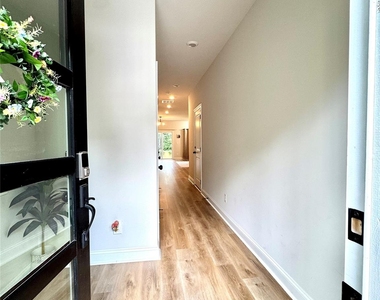 507 Greenwood Drive - Photo Thumbnail 2