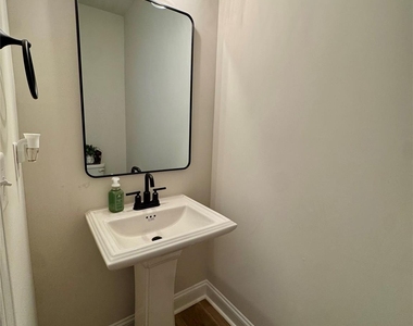 507 Greenwood Drive - Photo Thumbnail 8