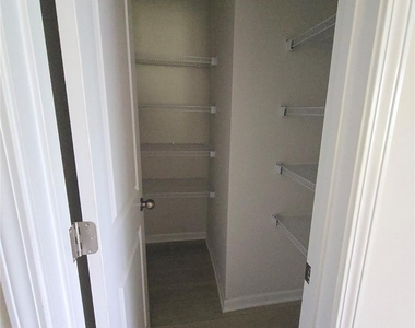 223 Brentwood Drive - Photo Thumbnail 4