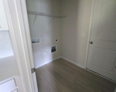 223 Brentwood Drive - Photo Thumbnail 3
