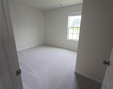 223 Brentwood Drive - Photo Thumbnail 7