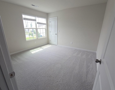 223 Brentwood Drive - Photo Thumbnail 9