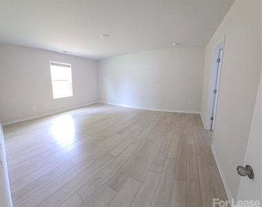 223 Brentwood Drive - Photo Thumbnail 10