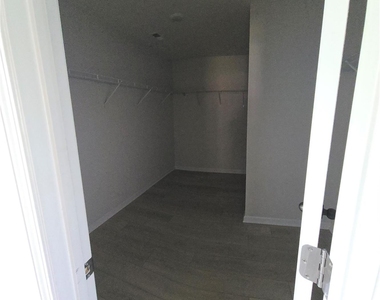 223 Brentwood Drive - Photo Thumbnail 13