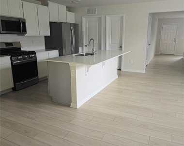 223 Brentwood Drive - Photo Thumbnail 2