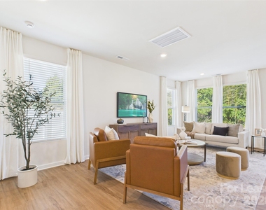311 E Kings Street - Photo Thumbnail 8