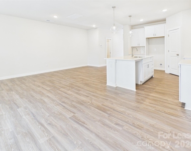 311 E Kings Street - Photo Thumbnail 17