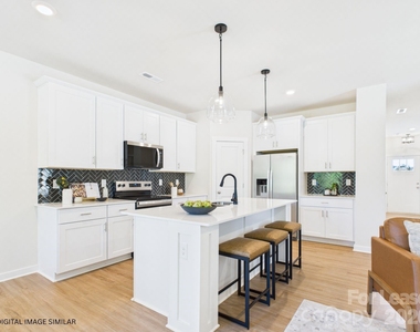 311 E Kings Street - Photo Thumbnail 4