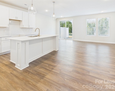 311 E Kings Street - Photo Thumbnail 18