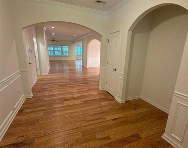3530 Carmel Drive - Photo Thumbnail 2