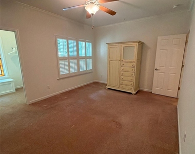 3530 Carmel Drive - Photo Thumbnail 5