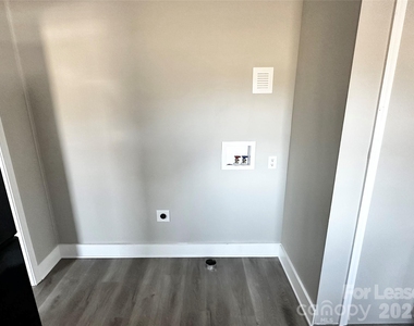 920 Holt Street - Photo Thumbnail 8