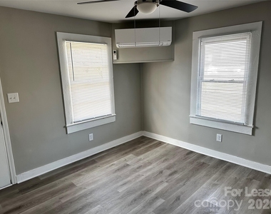 920 Holt Street - Photo Thumbnail 7