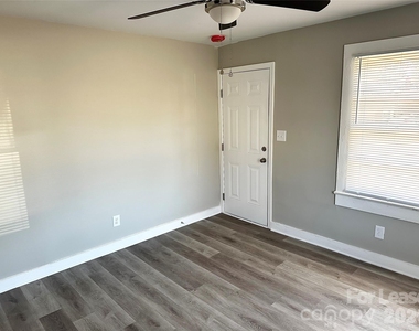 920 Holt Street - Photo Thumbnail 6