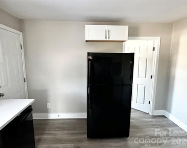 920 Holt Street - Photo Thumbnail 2