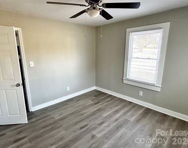 920 Holt Street - Photo Thumbnail 11