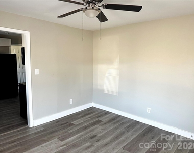920 Holt Street - Photo Thumbnail 5
