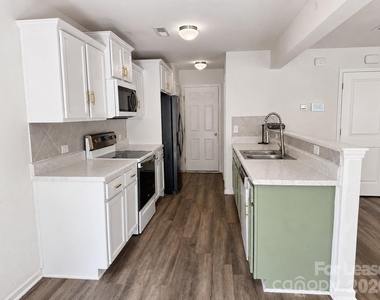 3220 Capitol Drive - Photo Thumbnail 3