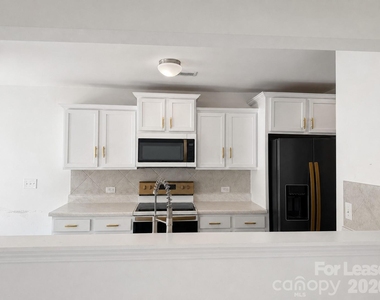 3220 Capitol Drive - Photo Thumbnail 2