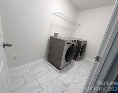 3220 Capitol Drive - Photo Thumbnail 9